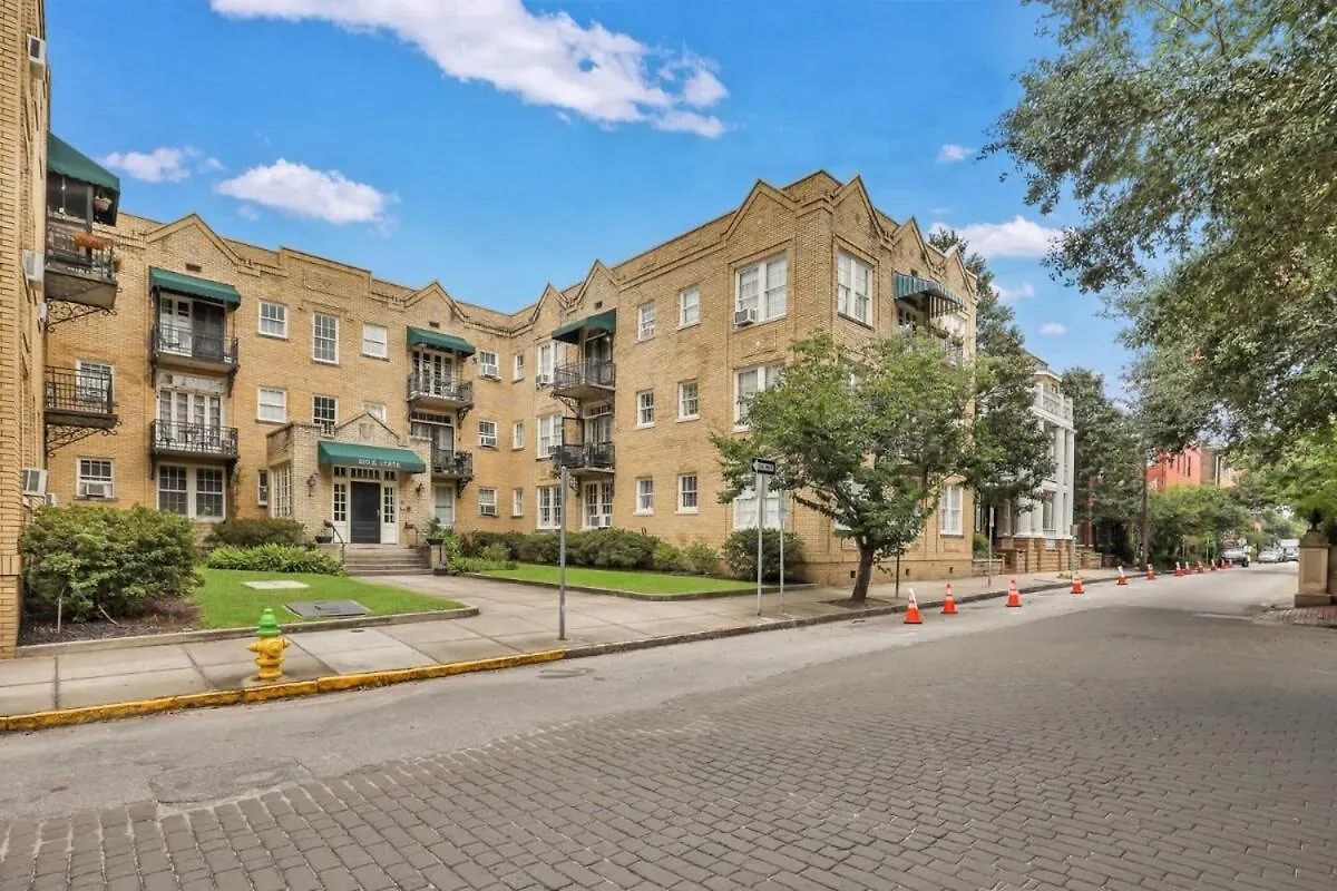 Southern Belle On Oglethorpe Square Savannah United States