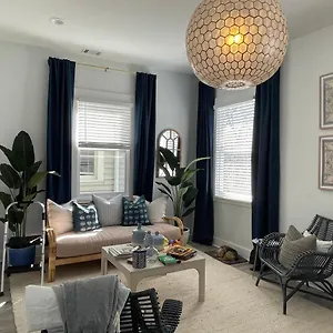 New! Stylish 1900s Renovated Duplex Building Near Forsyth & River St Apartment